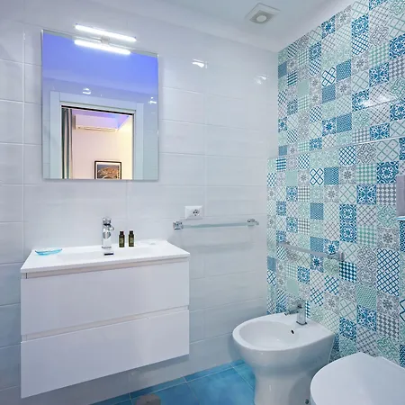 Bed and Breakfast Yourhome - Maison Nonna Anna 4*